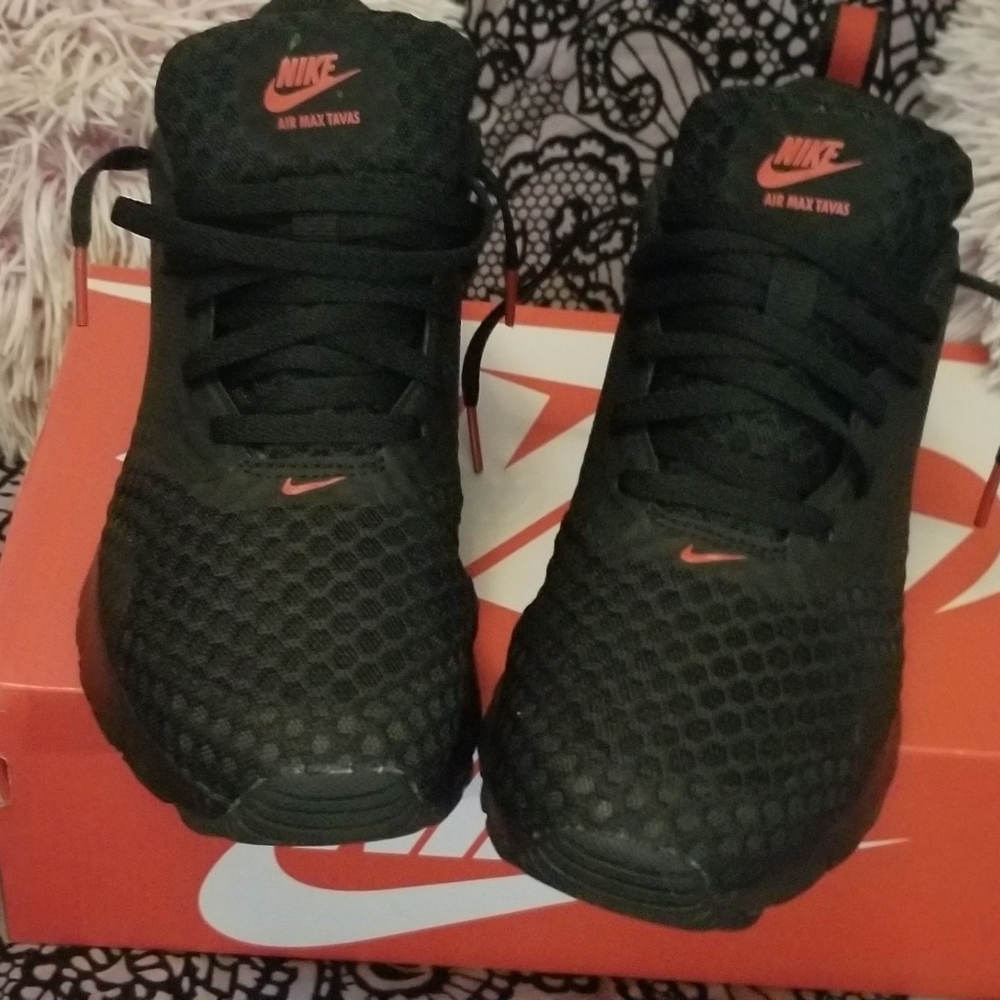 Nike Tavas (SOLD)
